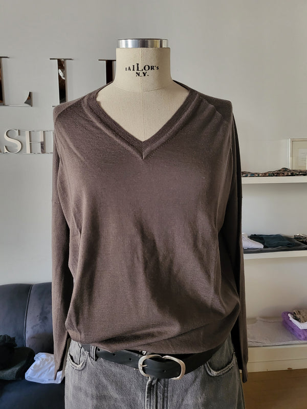 V-neck light cashmere shirt