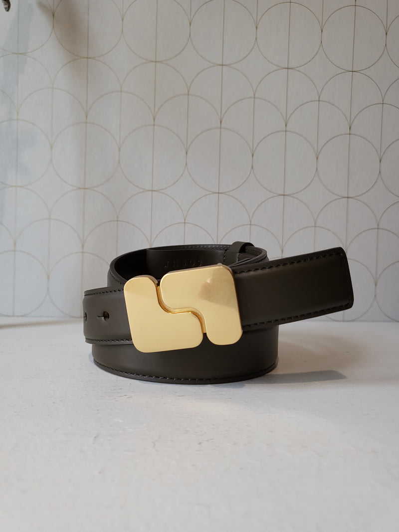 Leather belt 