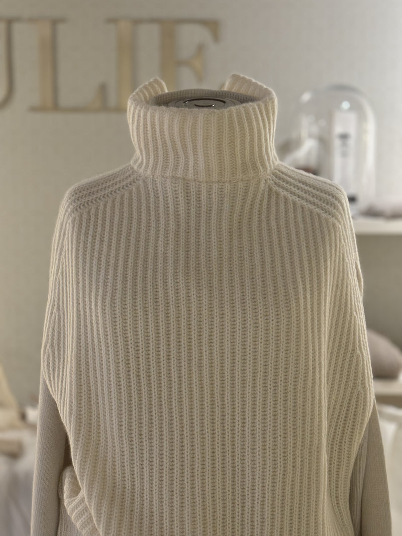 EMMY | TURTLENECK CAPE