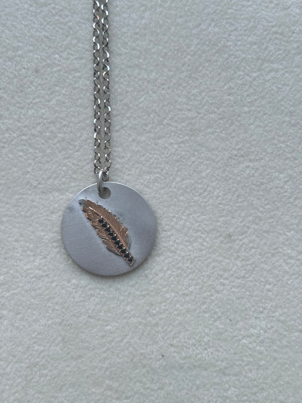 Piuma pendant necklace