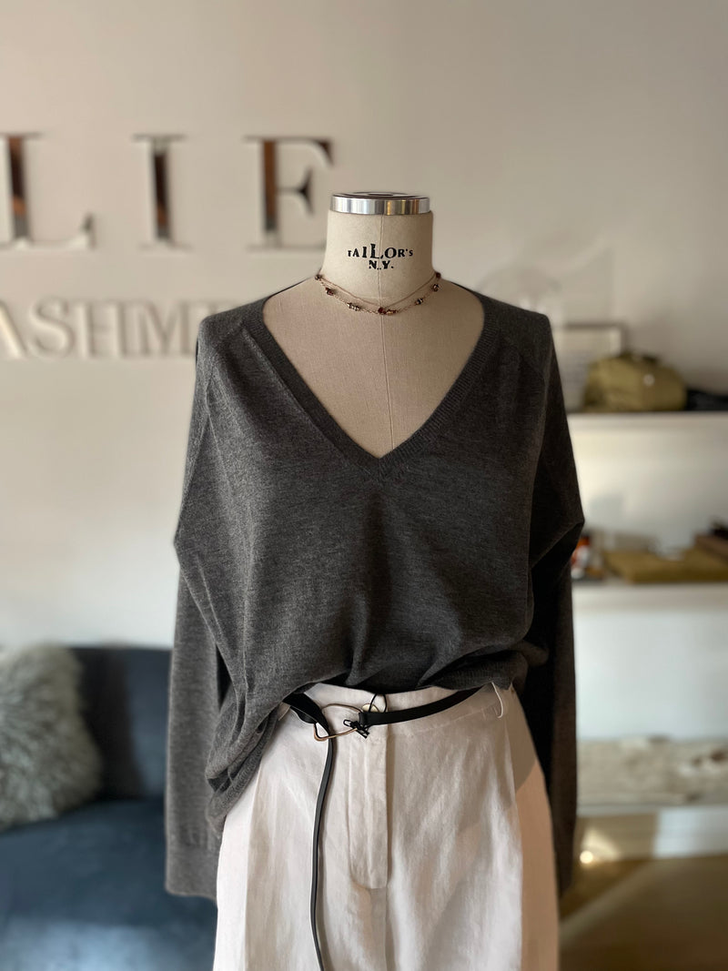 V-neck light cashmere shirt